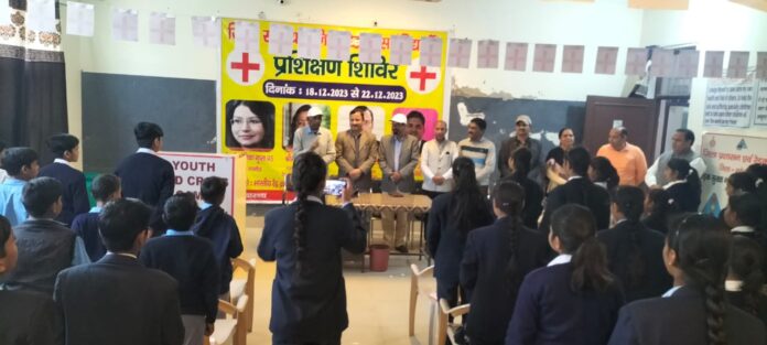 प्रशिक्षण शिविर में प्रतिभागियों को संबोधित करते डॉ. एसपी सिंह।