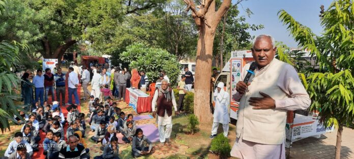 कार्यक्रम को संबोधित करते सामाजिक न्याय एवं अधिकारिता मंत्री ओम प्रकाश यादव।