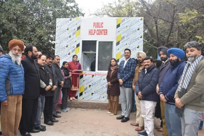 डिप्टी कमिश्नर ने होशियारपुर तहसील परिसर में जन सहायता केंद्र का उद्घाटन किया