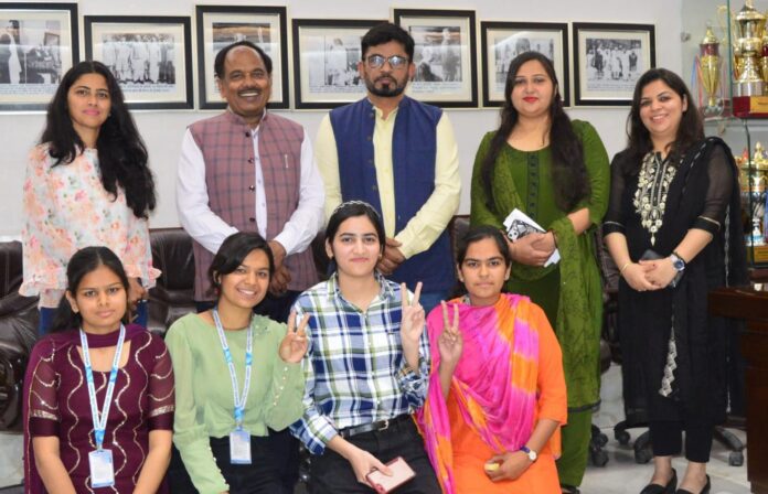 4 Girls Students Of Arya College in Merit