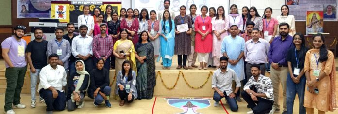 कार्यशाला के समापन सत्र के अवसर पर उपस्थित शिक्षक एवं प्रतिभागी।
