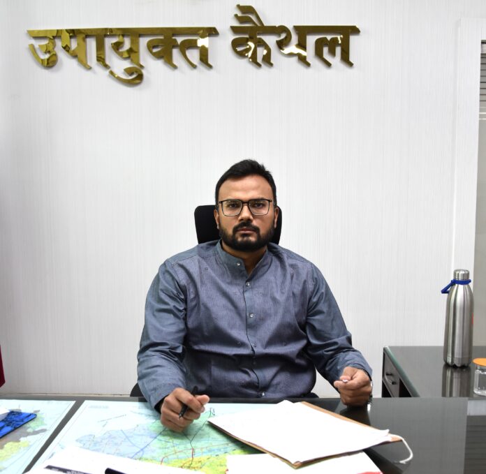 पत्रकारों को जानकारी देते हुए कैथल डी सी प्रशांत पंवार।