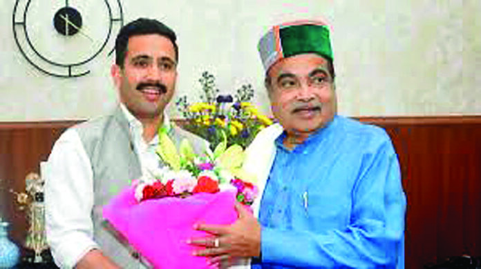 केंद्रीय मंत्री गडकरी से मिले विक्रमादित्य