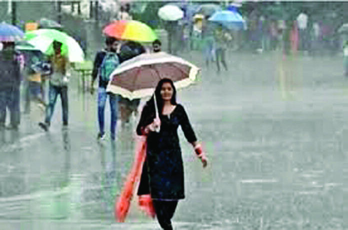 पंजाब के कई हिस्सों में बारिश, तापमान में आई गिरावट