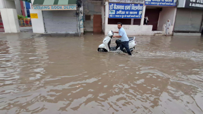 View of the waterlogged situation in the city after the rain.