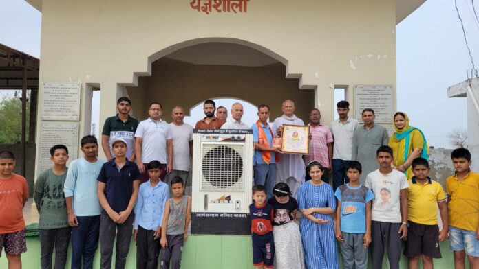 Vinod Fauji donated material for basic services at Arya Samaj Mandir