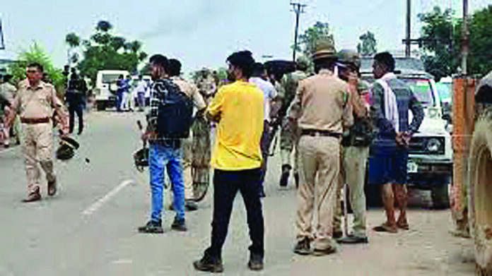 कठुआ में पुलिस टीम पर हमला, डीएसपी सहित कई घायल