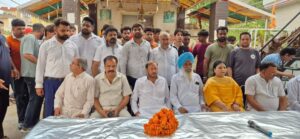 बैठक को सम्बोधित करते विधायक