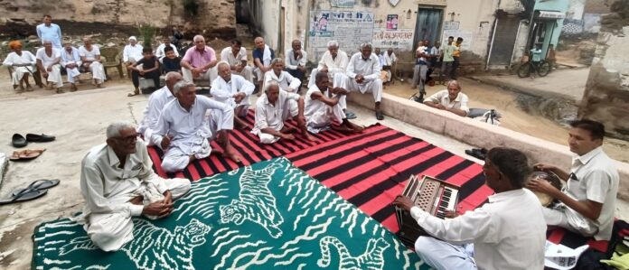 bhajan-parties-are-making-the-common-people-aware-of-the-welfare-schemes-and-policies-of-the-government