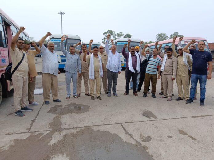 Roadways employees raised slogans regarding their demands