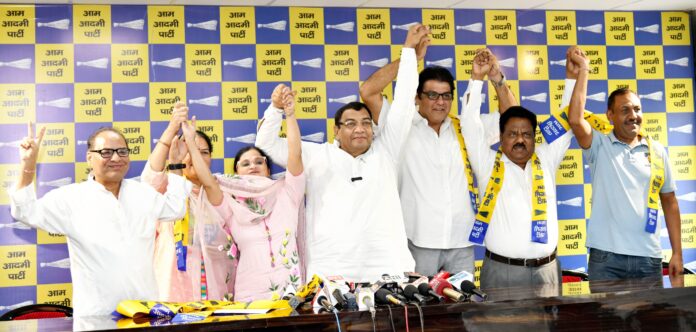 Sanjay Dutt's cousin Yuvraj Dutt joins Aam Aadmi Party
