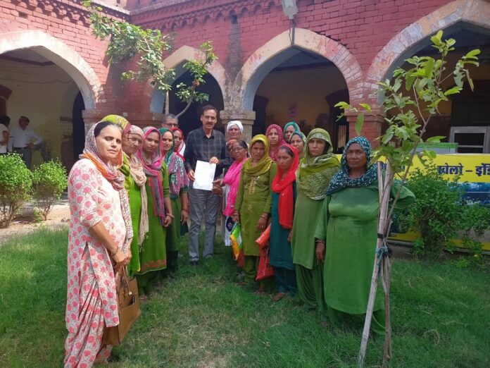 Mid day mill worker submitted memorandum to DEO regarding their demands