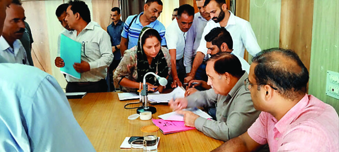 विकास कार्यों को दें सर्वोच्च प्राथमिकता : पठानिया
