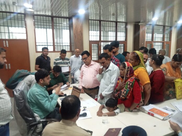 Ambala News : समाधान शिविर में एसडीएम यश जालुका ने सुनी समस्याएं