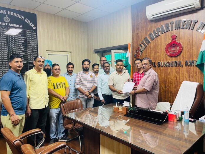 Ambala News : एनएचएम कर्मचारियों ने सीएमओ को सौंपा ज्ञापन
