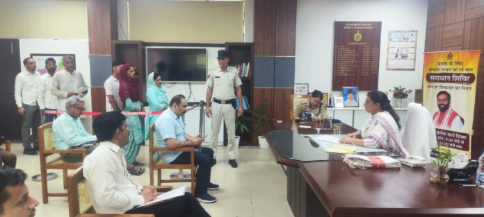 Charkhi Dadri News, Deputy Commissioner, listening to the problems of the common people, the Deputy Commissioner's Solution Camp.
