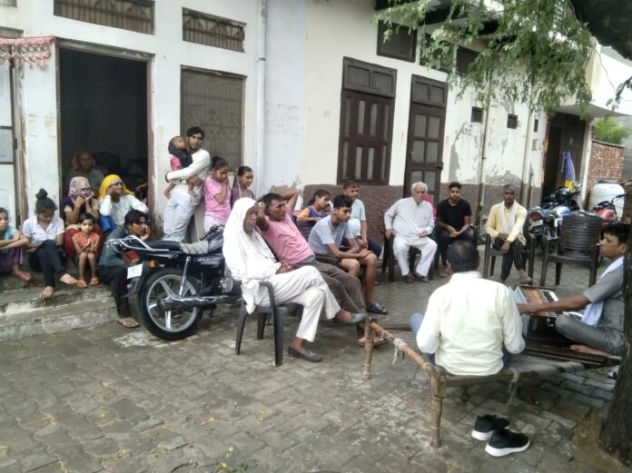 Mahendergarh News : लोकगीतों के जरिए बताई हैप्पी कार्ड की खासियत