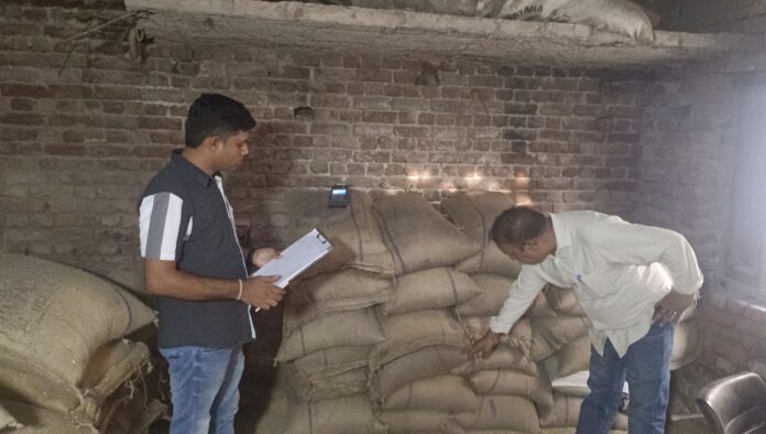 Haryana News : डिपो होल्डर के स्टाक में छापे दौरान मिली गड़बड़ी