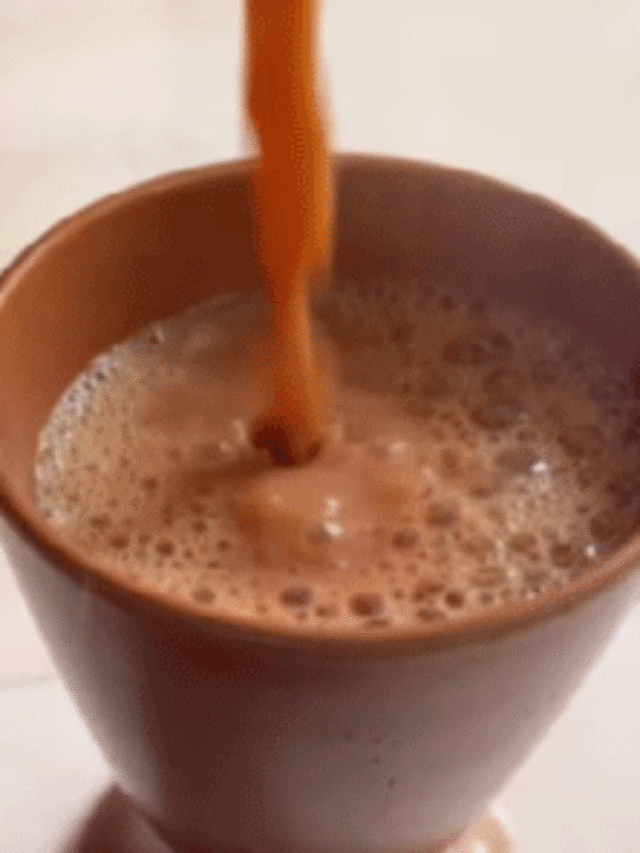 Special Amritsari Tadka Chai: झमाझम बारिश में दोगुना कर देगी स्पेशल अमृतसरी तड़का चाय, जाने क्या है इसकी रेसिपी