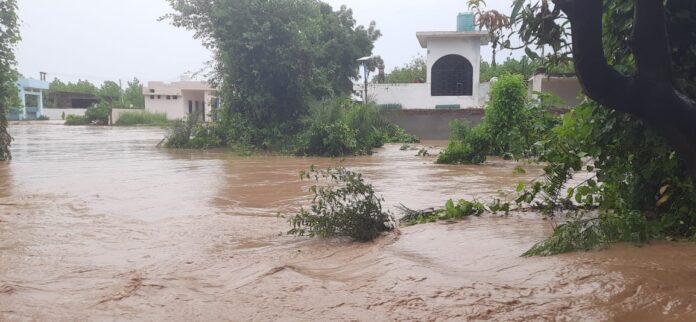 Som river is in spate, dozens of villages are in the grip of flood, contact with headquarters cut off