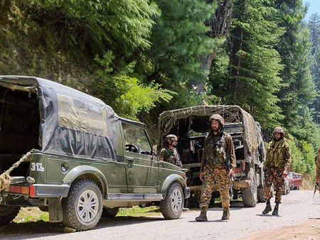 Jammu-Kashmir News सोपोर अटैक के बाद उत्तरी कश्मीर में सतर्कता बढ़ाई, हमले में एक जवान जख्मी, 1 आतंकी ढेर Jammu-Kashmir News सोपोर अटैक के बाद उत्तरी कश्मीर में सतर्कता बढ़ाई, हमले में एक जवान जख्मी, 1 आतंकी ढेर