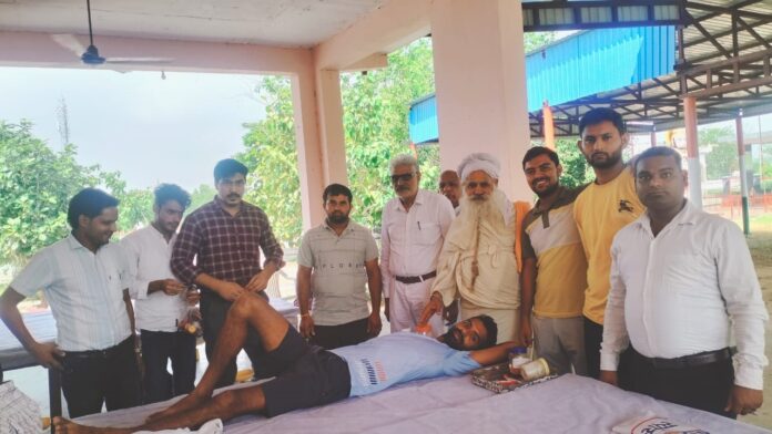 माडल दादरी जिला बनाओं संगठन ने मेडिकल व रक्तदान शिविर लगाया