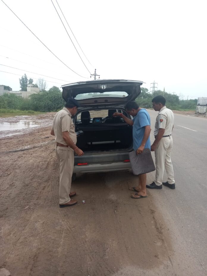 Charkhi Dadri Police took major action under "Operation Invasion", arrested 10 accused involved in various crimes.