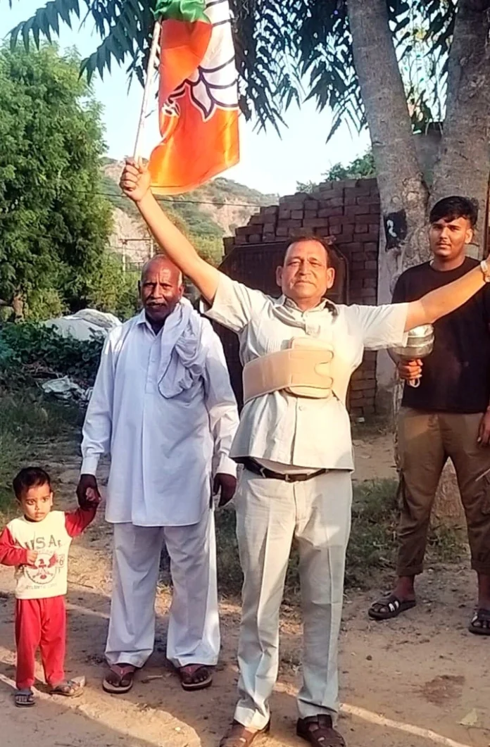 BJP supporters celebrated with drums and musical instruments