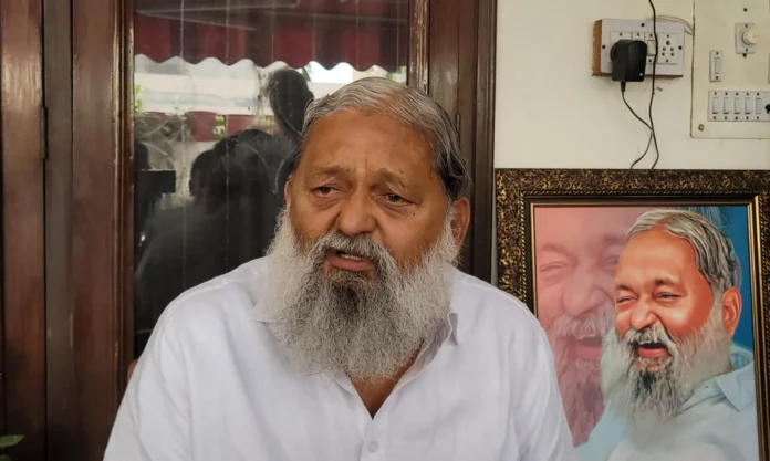 Ambala News : बिना रिफ्लेक्टर सड़क पर किसी गाड़ी को चलने न दिया जाए : विज
