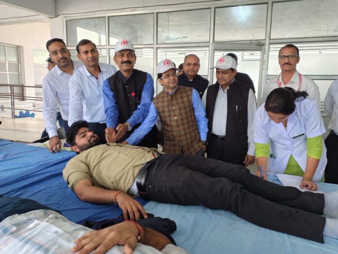 Kaithal News : एन आई एल एम विश्वविद्यालय कैथल में हुआ रक्तदान शिविर का आयोजन
