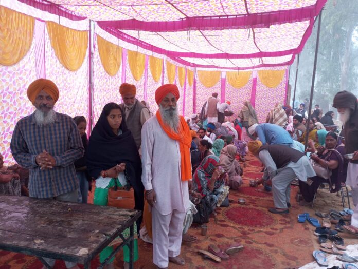 Naraingarh News : गुरु नानक देव जी के 555 वें प्रकाश उत्सव के शुभ अवसर पर लंगर लगाया