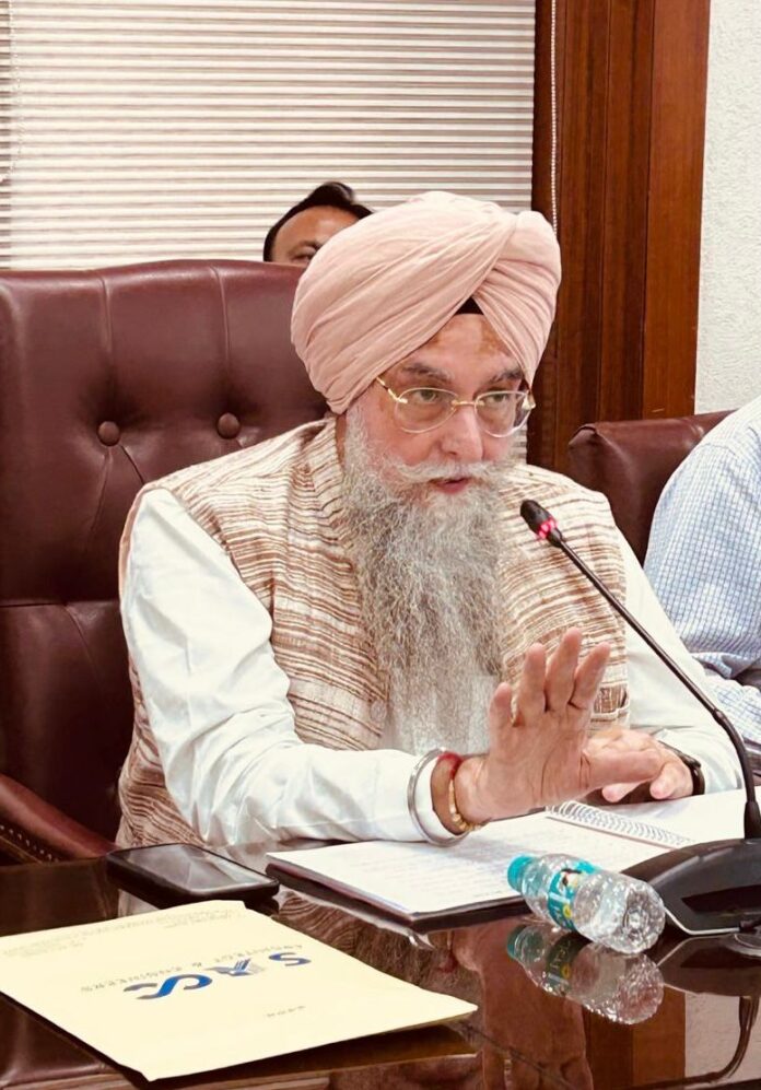 हवाई अड्डों पर सिखों को कृपाण पहनने की पाबंदी तुरंत हटाई जाए- स्पीकर संधवां