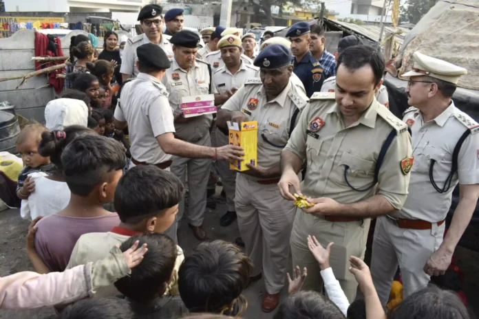 SP Dadri reached out to slums and celebrated Children's Day with children.