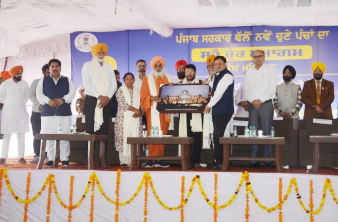 नवनिर्वाचित पंचायतें गांवों के समग्र विकास और जन कल्याण के लिए डट कर काम करें