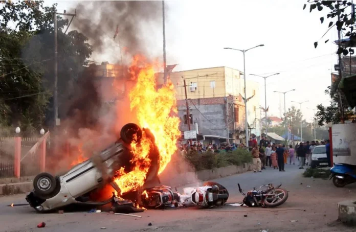 Manipur Violence: मंत्रियों व विधायकों के घरों में तोड़फोड़, सीएम के दामाद का घर फूंका