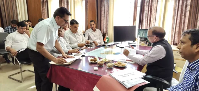 Deputy Commissioner Dr. Vivek Bharti held a meeting of officers