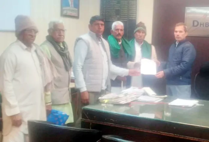 Bhiwani News : भाकियू ने बिजली निगम के अधीक्षक अभियंता को सौंपा मांग पत्र