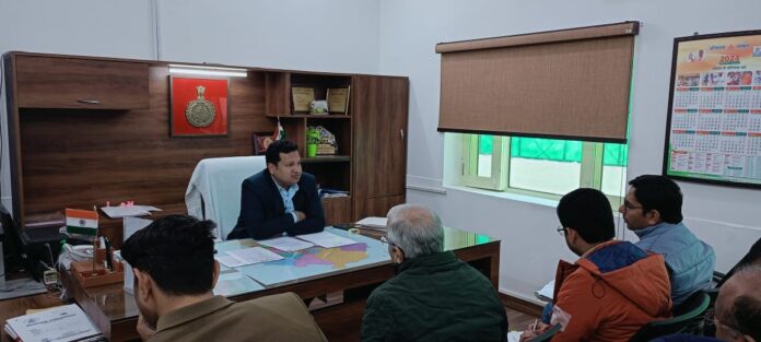Ambala News : निगम कमिश्नर ने ली अधिकारियों की बैठक, विकास कार्य जल्द पूरे करने के दिए निर्देश