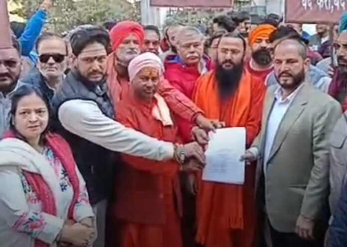 Punjab News : बांग्लादेश में हिंदुओं पर हमलों के विरोध में रोष मार्च निकाला