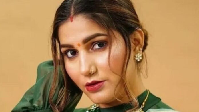Sapna Choudhary Haryanvi Dance Fans also danced vigorously on Sapna Choudhary's Palla Latke Khari Matke song Sapna Choudhary Haryanvi Dance: सपना चौधरी के पल्ला लटके खड़ी मटके गीत पर फैंस ने भी किया जोरदार डांस