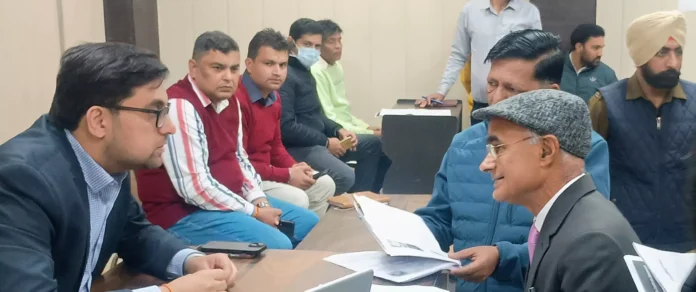 समाधान शिविर में आने वाली हर शिकायत को गंभीरता से लेकर करें निवारण : आयुष सिन्हा