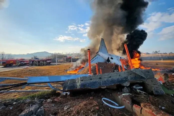 South Korea: मुआन अंतर्राष्ट्रीय हवाई अड्डे पर विमान दुर्घटनाग्रस्त, 47 लोगों की मौत