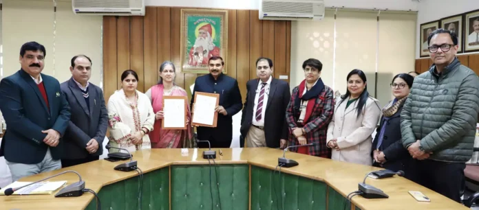 MOU signed between Chaudhary Bansi Lal University and GJU Prof. Deepti Dharmani Bhiwani News : चौधरी बंसीलाल विश्वविद्यालय एवं जीजेयू के मध्य हुआ एमओयू साइन: प्रो दीप्ति धर्माणी
