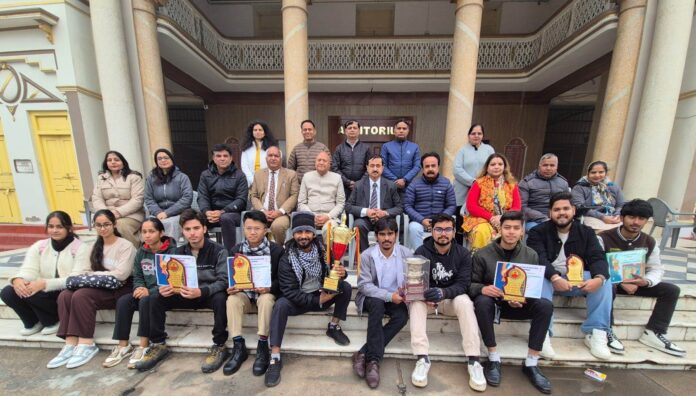 Vaishya Mahavidyalaya students set a record in inter-college competitions Bhiwani News : वैश्य महाविद्यालय के विद्यार्थियों ने अर्त महाविद्यालय प्रतियोगिताओं में किया कीर्तिमान स्थापित