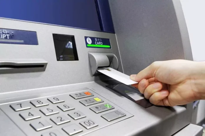 ATM Cash Withdraw : RBI ने दिया ATM में 100 और 200 रुपये के नोटों की उपलब्धता बढ़ाने का आदेश