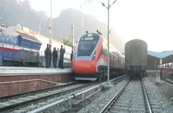 Indian Railways : वरिष्ठ नागरिकों के लिए रेलवे टिकट पर 50% छूट