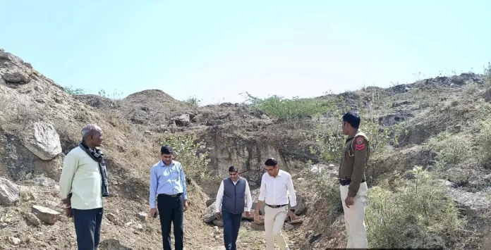 बिना ई-रवाना व बिल के एक डंपर व एक ट्रैक्टर पकड़ा