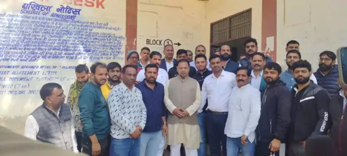 Bhiwani News : पुलवामा शहीदों की याद में आईटीआई में छठा रक्तदान शिविर आयोजित, 45 ने किया रक्तदान