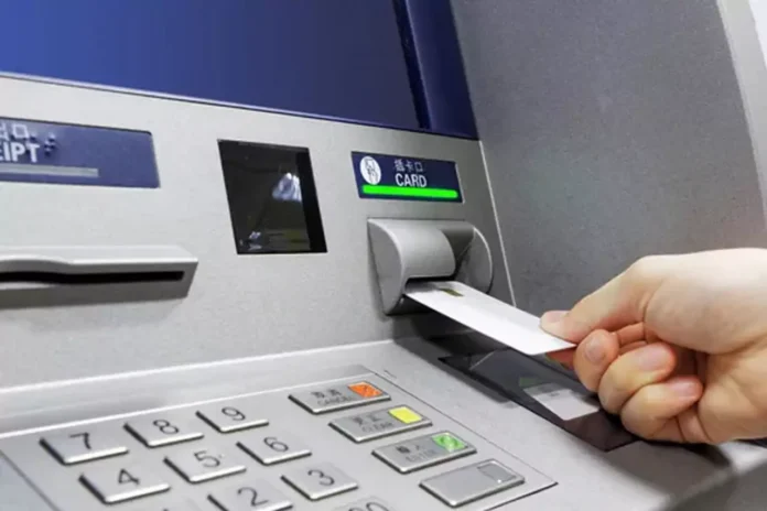 ATM in Train : अब ट्रैन में भी मिलेगी यात्रियों को एटीएम की सुविधा