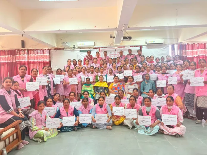 191 Anganwadi workers were given 6 days Roza training on nutrition and education